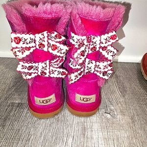 Woman's Uggs Baily With Bows